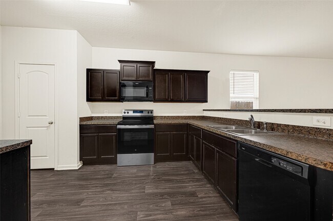 Building Photo - 10506 Pine Landing Dr