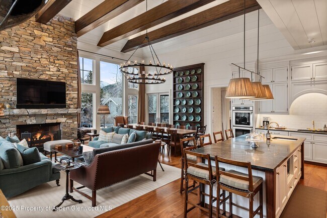 Building Photo - 304 S Garmisch St