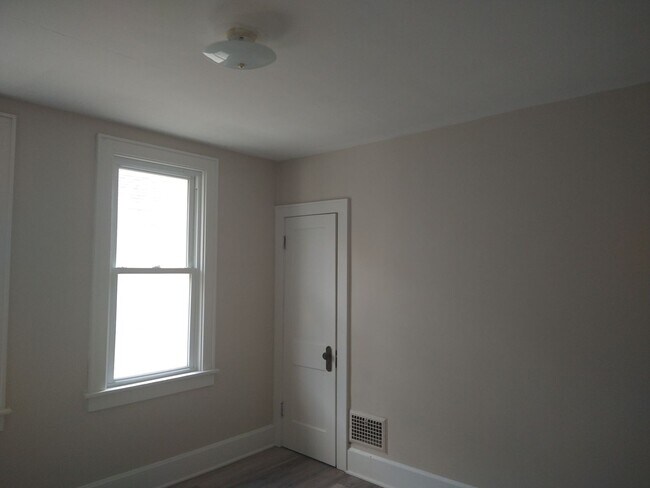 Building Photo - 206-208 N Harris Ave