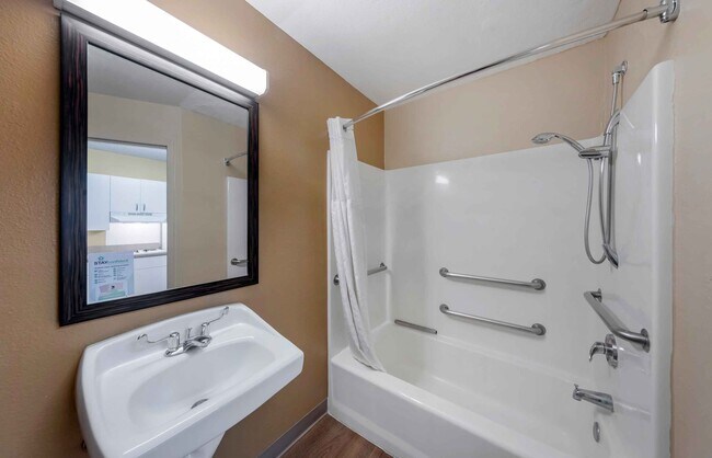 Building Photo - Furnished Studio-Orange County - Katella Ave.