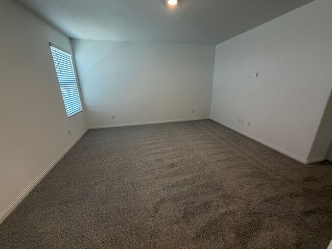 Building Photo - New Build - Never Lived In