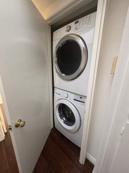 W/D in unit - 1844 Midvale Ave