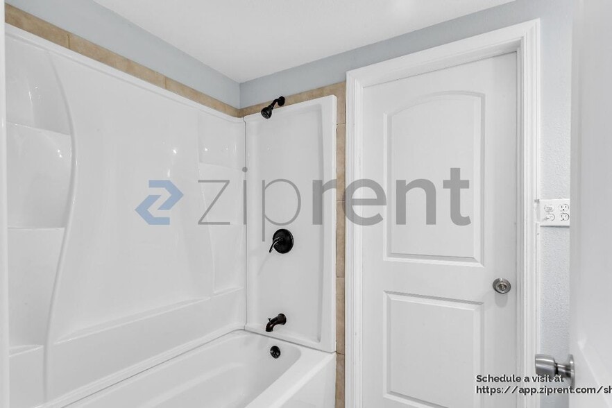 Building Photo - 1615 E 90th St S