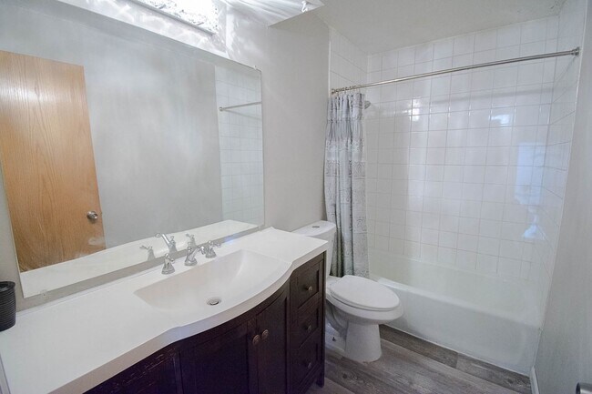 Building Photo - Spacious 2BR Twin Home with In-Unit Laundry