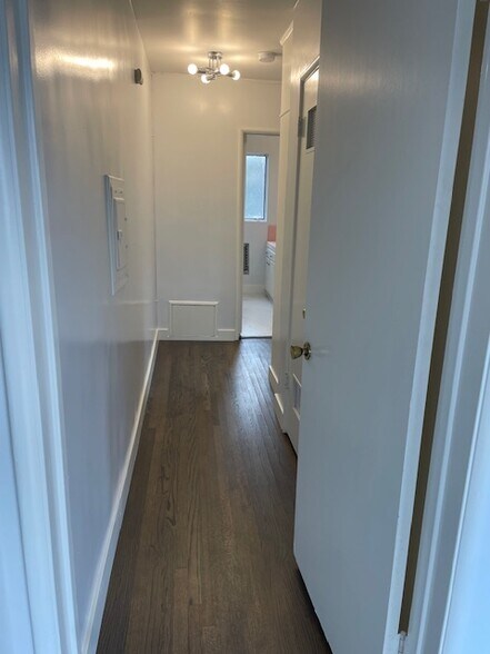 Hall - 907 N Poinsettia Pl