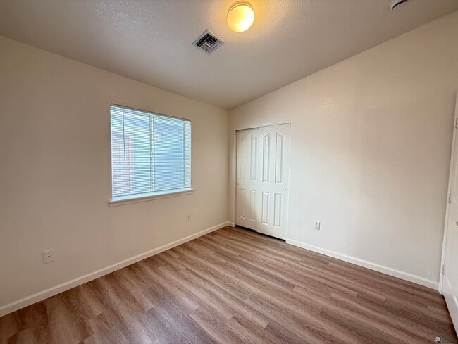 Building Photo - 10723 E 34th St