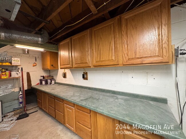 Building Photo - 2044 Magoffin Ave