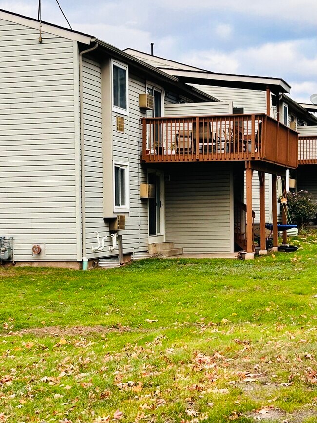 Building Photo - 4 Carillon Dr