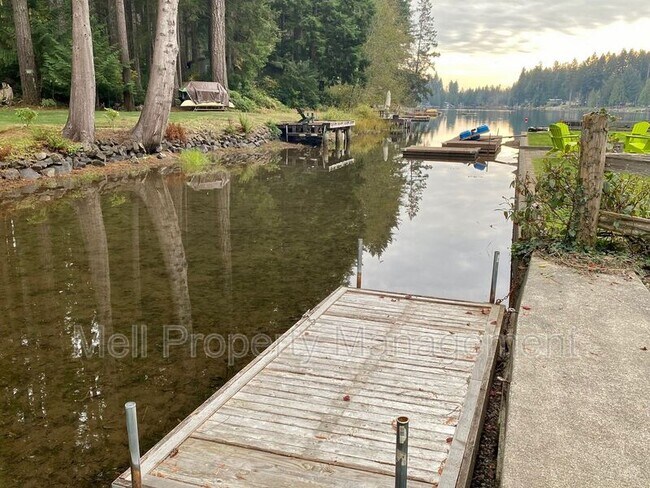 Building Photo - 2370 E Phillips Lake Loop Rd