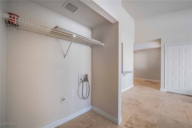 Building Photo - 3769 Carlyle Dr