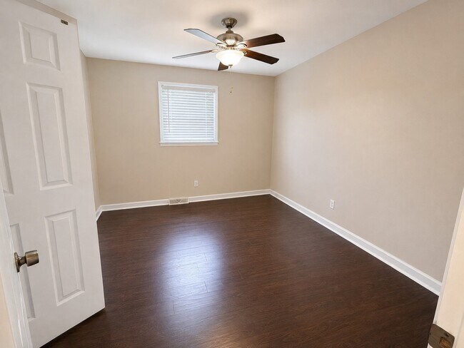 Building Photo - 813 Branchwood Dr
