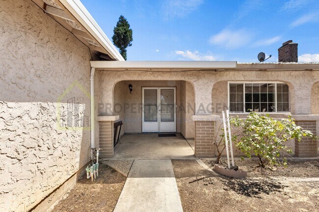 Building Photo - Charming 4-Bed, 2-Bath Home in Sacramento’...