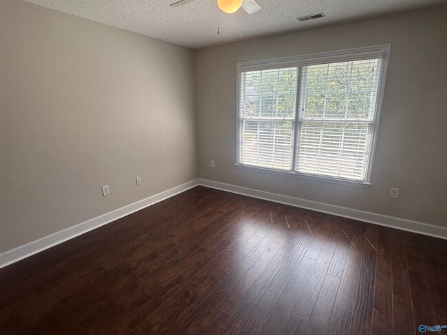 Building Photo - 129 Cannes Dr SE