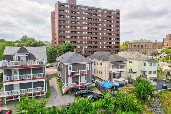 Building Photo - 287 Medford St