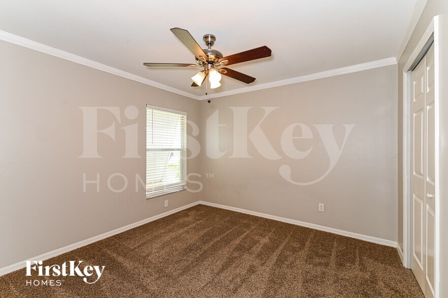 Building Photo - 2919 NW 4th Pl