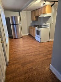 Building Photo - 207 Pine St