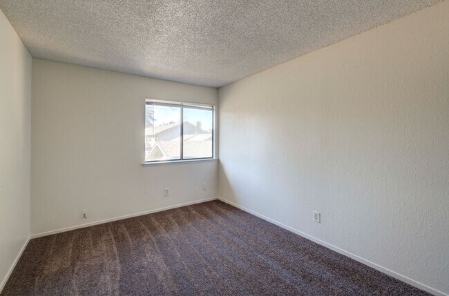 Building Photo - 4676 E Alamos Ave