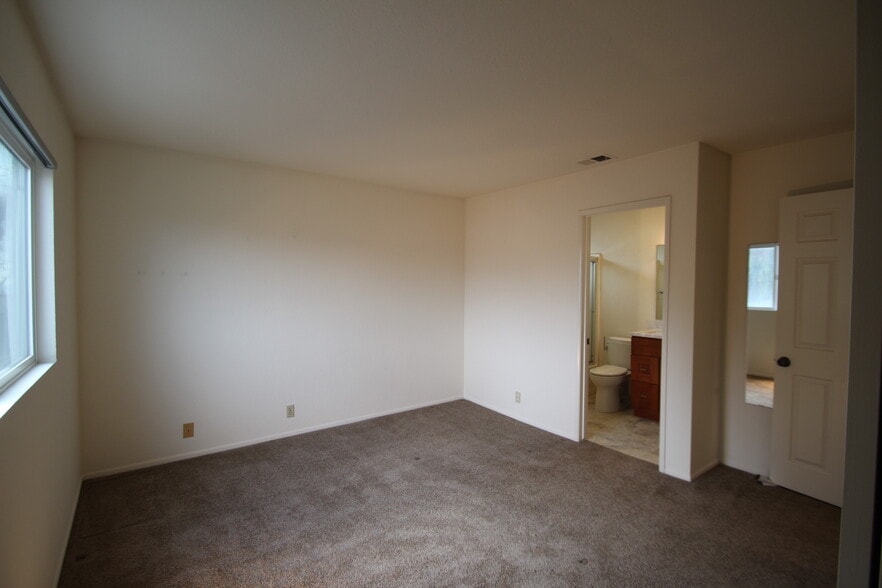 Master Bedroom - 119 Loma Vista St