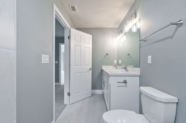 Building Photo - 2462 Ensenada Ln