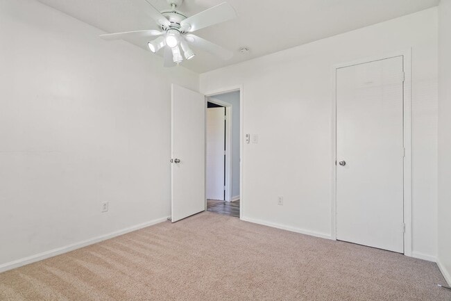 Building Photo - Charming 3BR with Fenced Yard