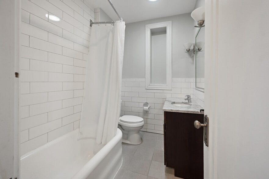 Building Photo - 1452 Spring Rd NW