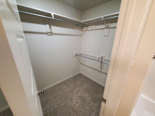 Building Photo - Offering 6 month or 12 month lease /Cooper...