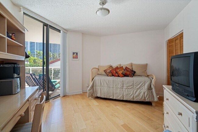 Building Photo - 3610 Yacht Club Dr