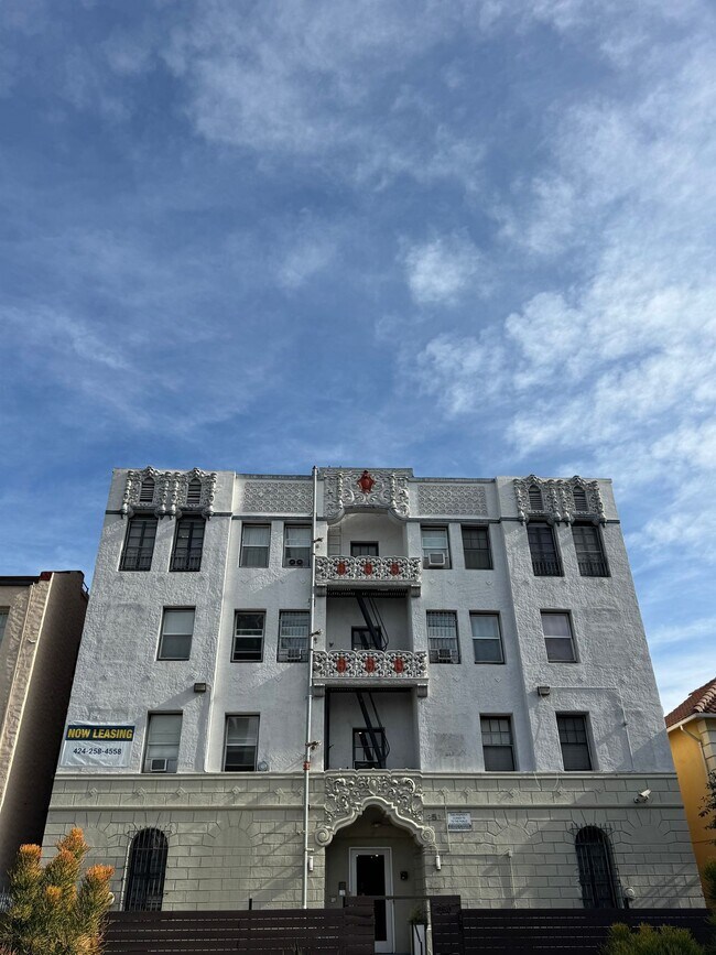 Building Photo - 250 S Kenmore Ave
