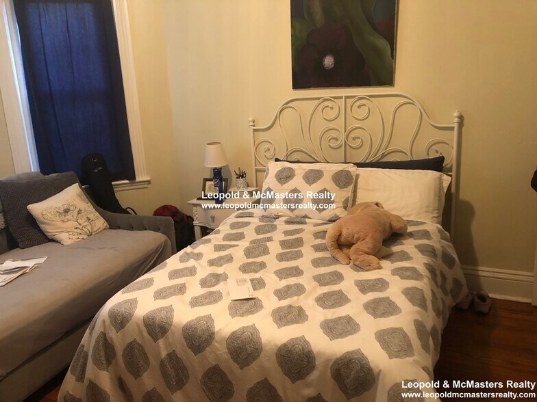 Building Photo - 38 Gardner St