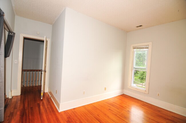 Building Photo - 1015 13th Ave SE