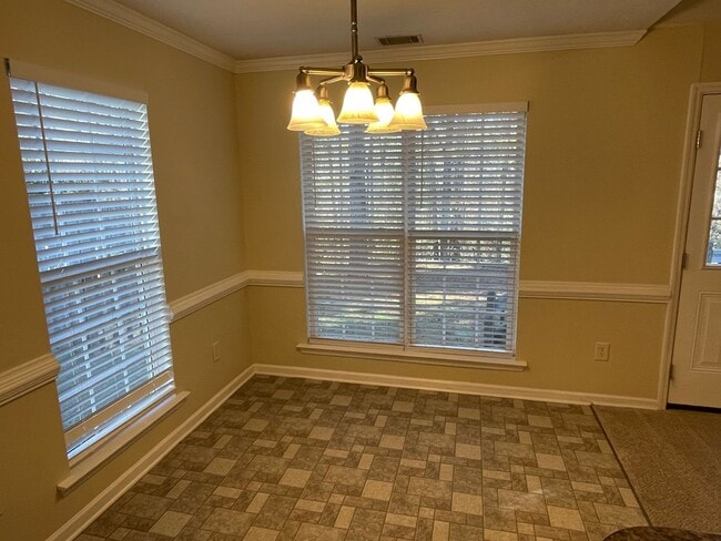 Building Photo - 612 Lory Ln