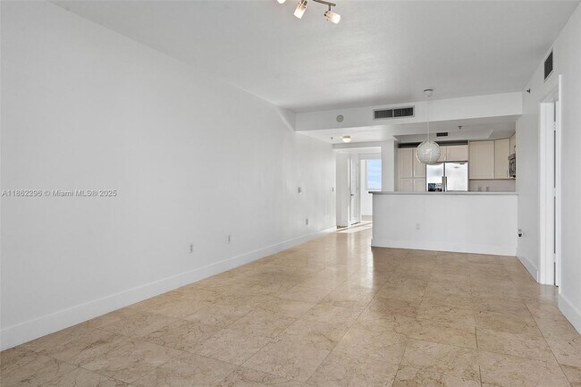 Building Photo - 2641 N Flamingo Rd