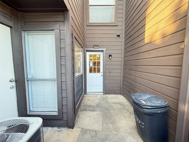 Building Photo - 2601 S Braeswood Blvd