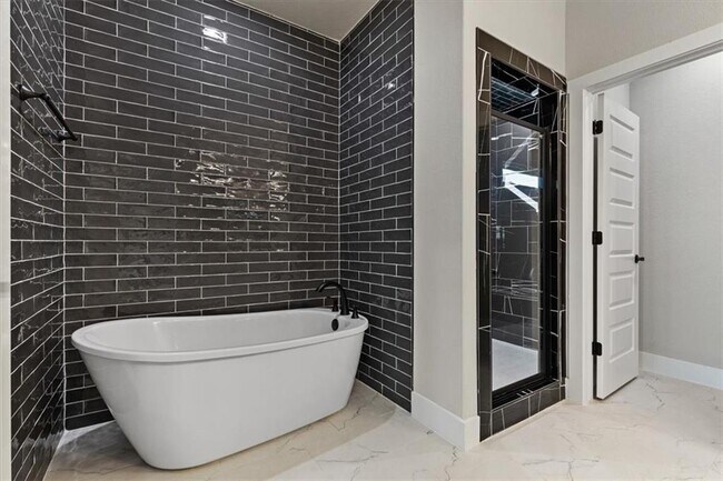 Building Photo - 7005 SW High Meadow Blvd