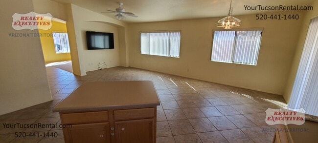 Building Photo - Starr Pass Shadows 4 bedrooms and 2 bathrooms