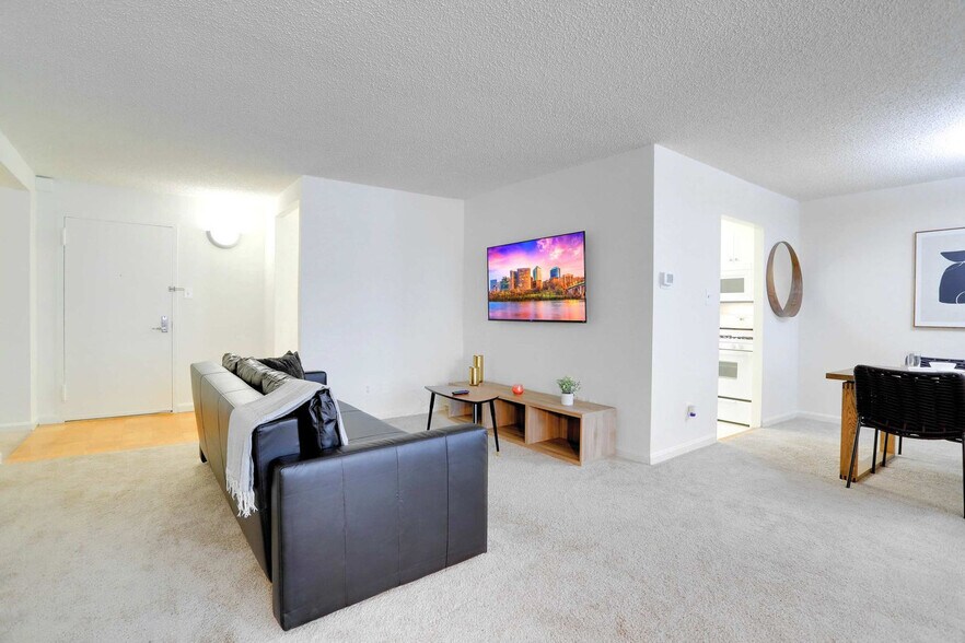 Primary Photo - 320 23rd St S