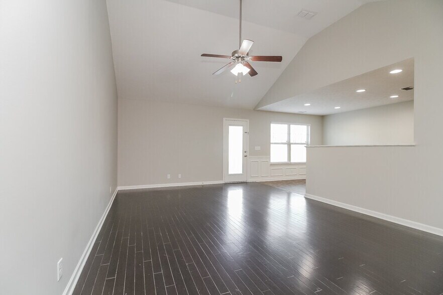 Building Photo - 1634 Colyn Avenue