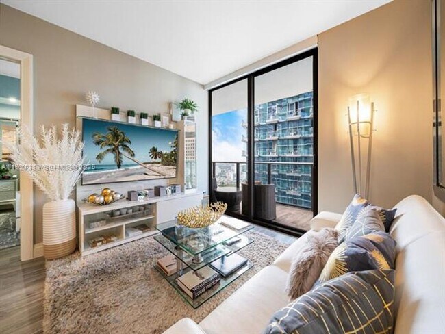 Building Photo - 801 S Miami Ave