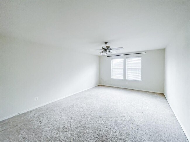 Building Photo - 10940 Chazenwood Dr
