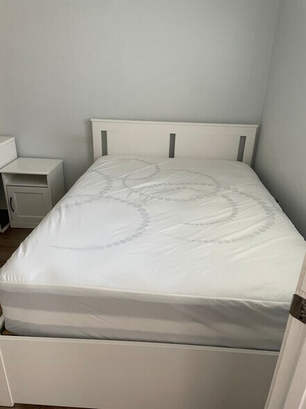 bedroom 1 - 815 W Pensacola St