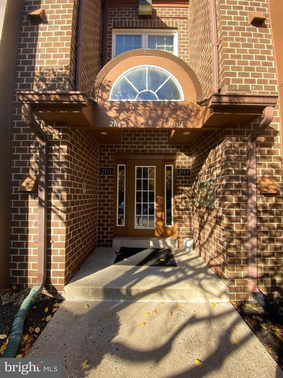 Building Photo - 2109 Woodbox Ln