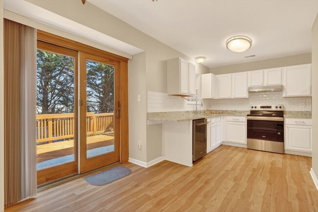 Building Photo - 8 Suncroft Ct