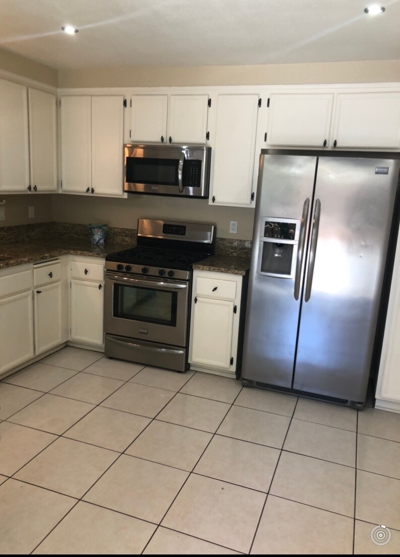 Building Photo - 11043 Clairemont Mesa Blvd