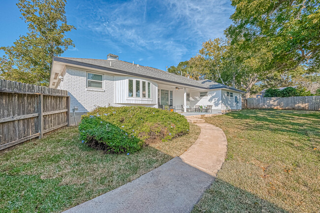 Building Photo - 1310 Antigua Ln