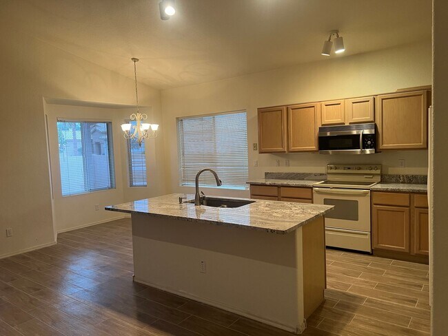 Building Photo - CATALINA FOOTHILLS 3 BEDROOM 2 BATH WITH DEN NEAR SABINO CANYON