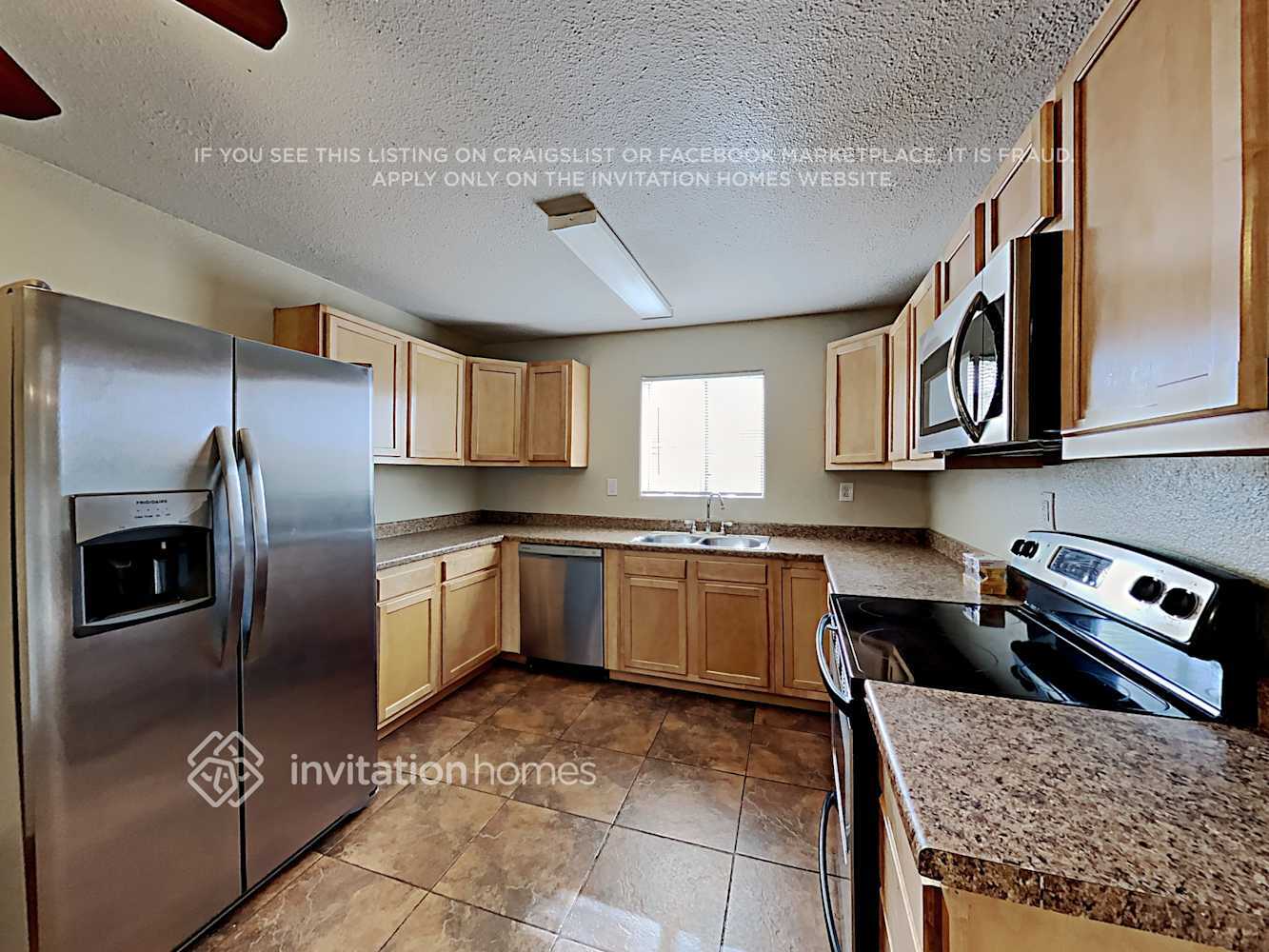 Building Photo - 2335 E Beverly Ln