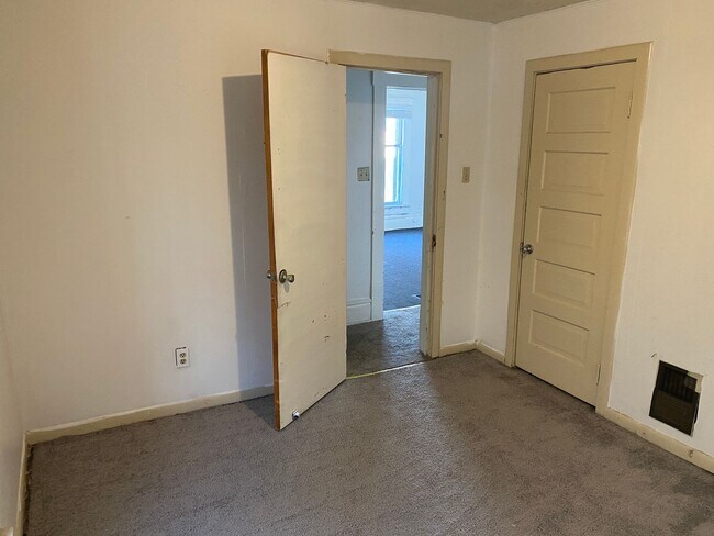 Building Photo - Spacious 3-Bedroom Home for Lease in Akron