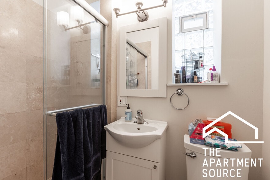 Building Photo - 2660 N Ashland Ave