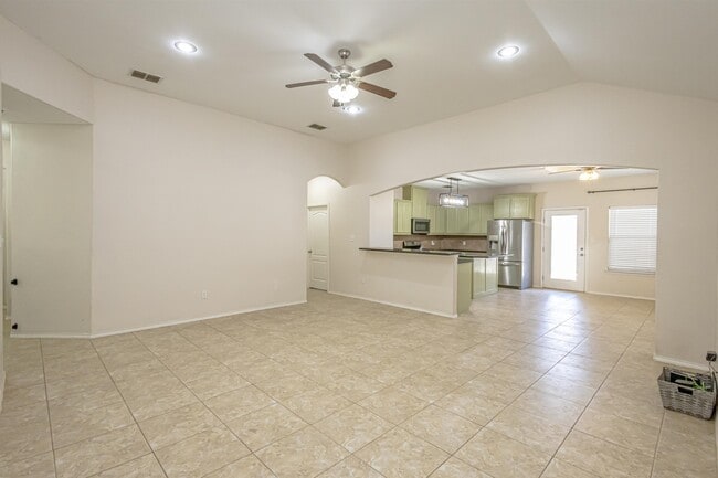 Building Photo - 618 Crackle Grove Dr
