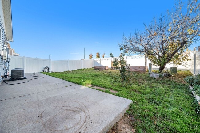 Building Photo - Spacious 3 Bed 3 Bath in the heart of Green Valley Ranch ELECTRICITY INCLUDED IN RENT